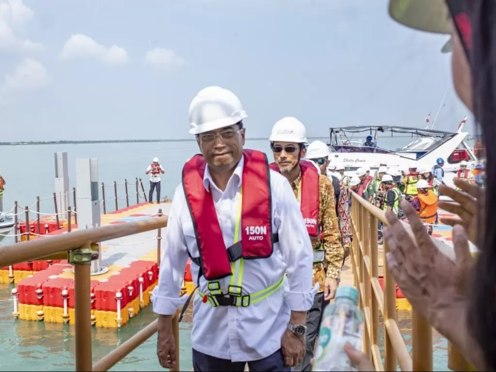 Menteri Budi Karya Sumadi meninjau Pelabuhan Patimban, Rabu (9/1/2019). (ANTARA/M Ibnu Chazar)