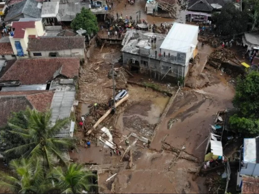 Kondisi rumah yang rusak berat akibat banjir bandang di Kabupaten Sukabumi, Jawa Barat, Rabu (23/9/2020). (Humas BNPB)