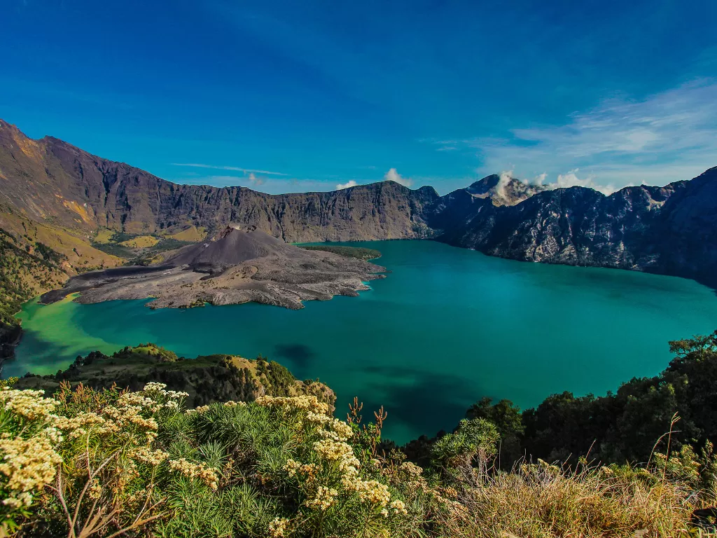 Danau Segara Anak, Nusa Tenggara Barat (Wikipedia)