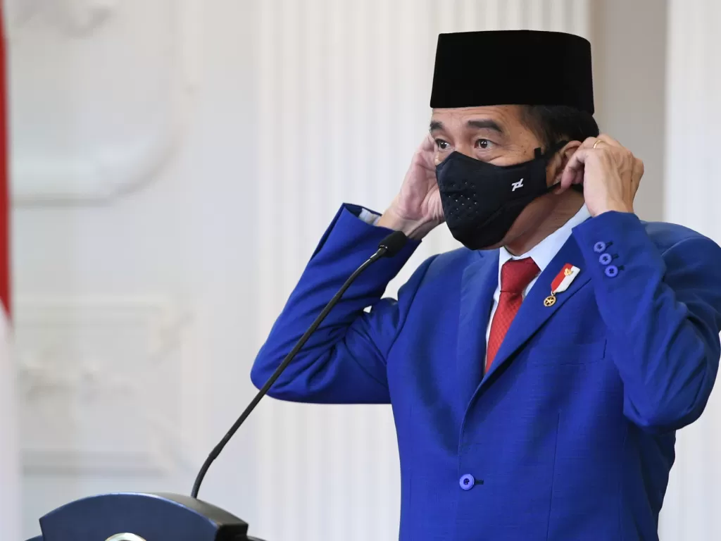 Presiden Joko Widodo bersiap menyampaikan pidato untuk ditampilkan dalam Sidang Majelis Umum ke-75 PBB secara virtual di Istana Bogor (ANTARA FOTO/HO/Setpres-Lukas)