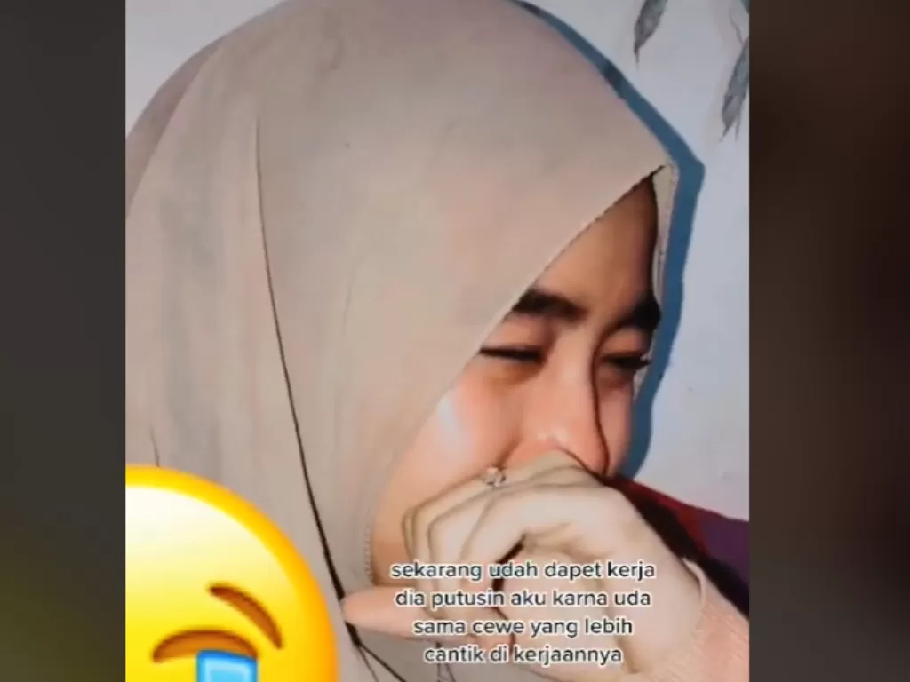 Wanita menangis saat diputusin kekasihnya (Tiktok)