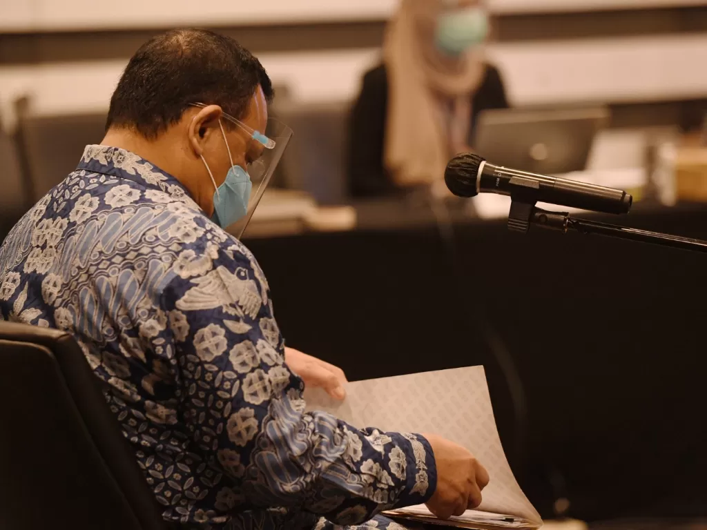 Ketua KPK Firli Bahuri bersiap menjalani sidang etik dengan agenda pembacaan putusan di Gedung ACLC KPK, Jakarta, Kamis (24/9/2020). (Foto: ANTARA/Hafidz Mubarak A)