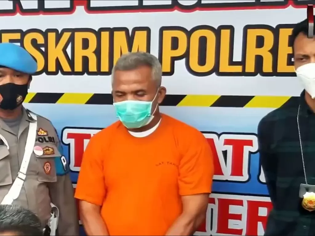 Tengah: Pelaku pembunuhan wanita pengendara ojol di Medan. (Dok. Istimewa)