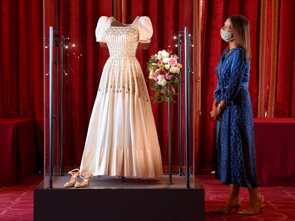 Pameran gaun pengantin Putri Beatrice di Inggris. (REUTERS/ TOBY MELVILLE)