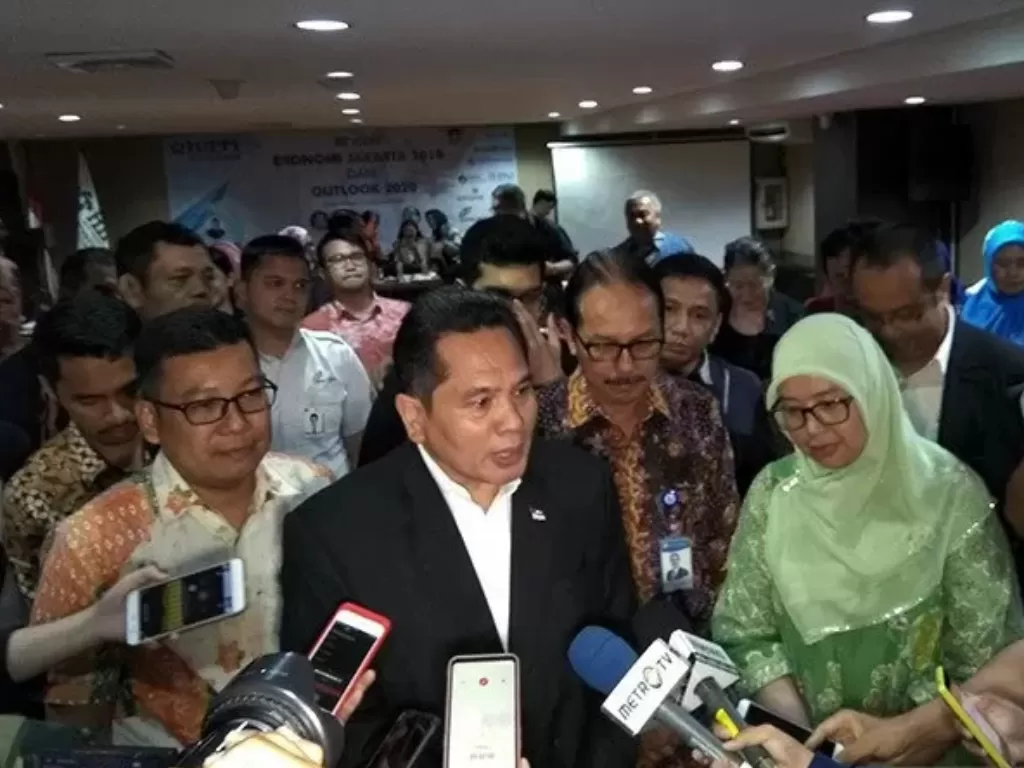 Ketua Umum DPD Hippi DKI Jakarta Sarman Simanjorang bersama Dirut Food Station Tjipinang Jaya Arief. (Photo/ANTARA/Ricky Prayoga)