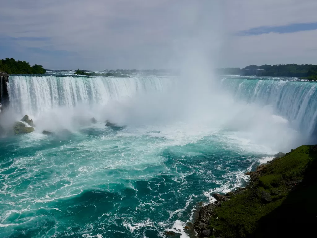 Ilustrasi Air Terjun Niagara. (Unsplash/@edwardkoorey)