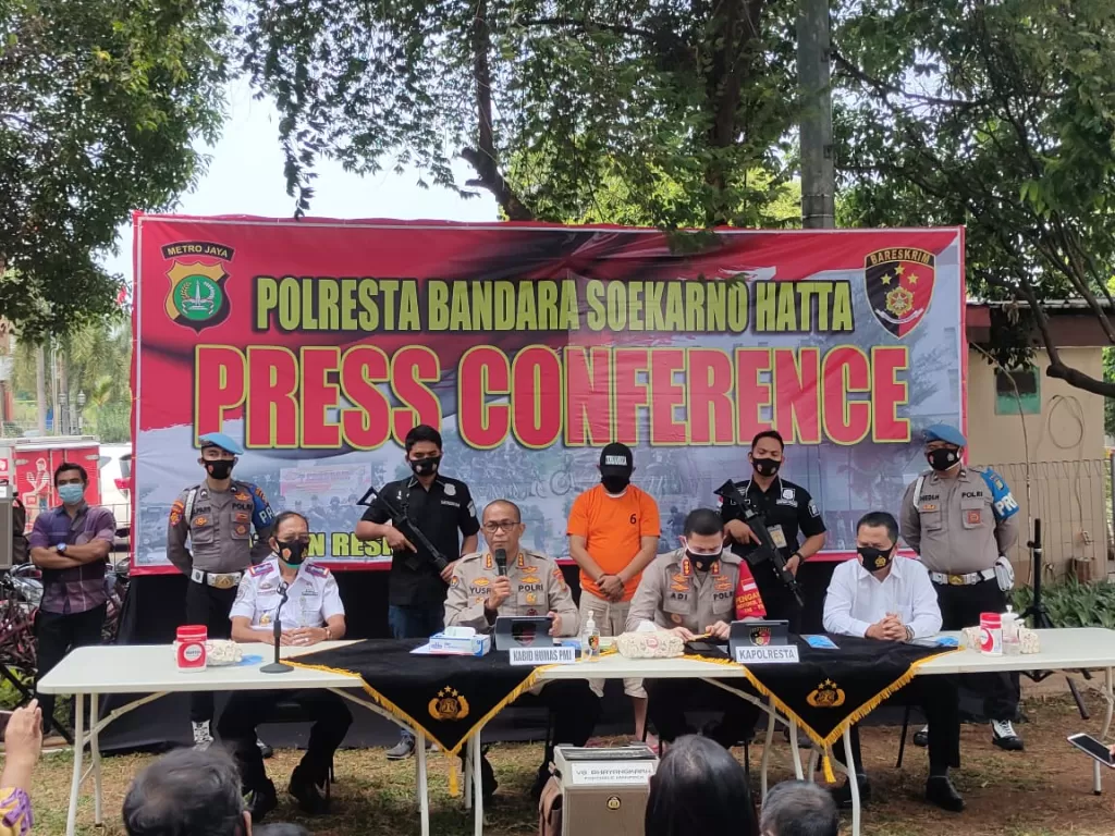 Konferensi pers kasus pelecehan seksual saat rapid test di Polresta Bandara Soekarno Hatta, Tangerang, Senin (28/9/2020). (Humas Polda Metro Jaya)