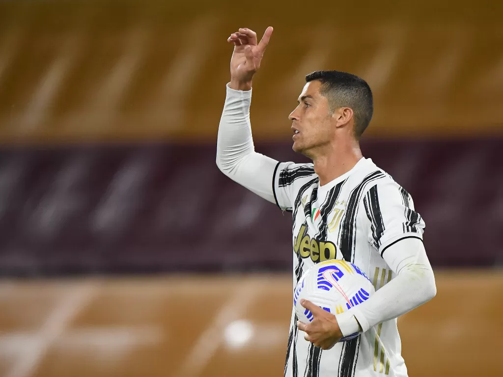 Cristiano Ronaldo dari Juventus merayakan gol pertama mereka dari titik penalti (REUTERS/Alberto Lingria)