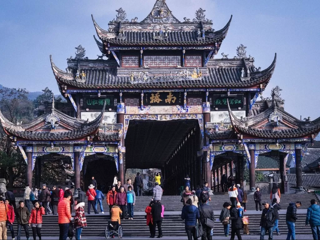 Ilustrasi wisatawan Tiongkok kunjungi tempat wisata di Tiongkok. (Pixabay/TravelBookCoffe).