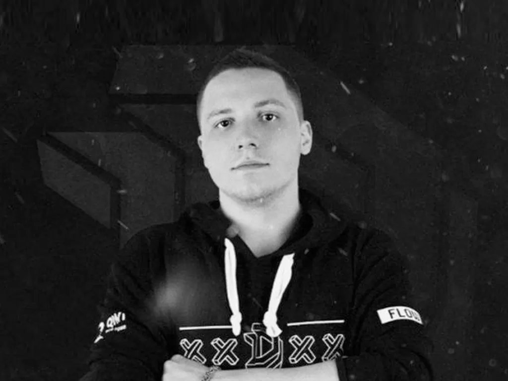 Pemain DotA 2 Alexander 'Flow' Sazonov (photo/Twitter/@B8esportsGG)