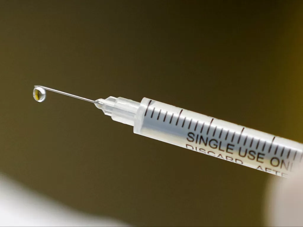 Ilustrasi penyuktikan vaksin. (Photo/Ilustrasi/Reuters/Siphiwe Sibeko)