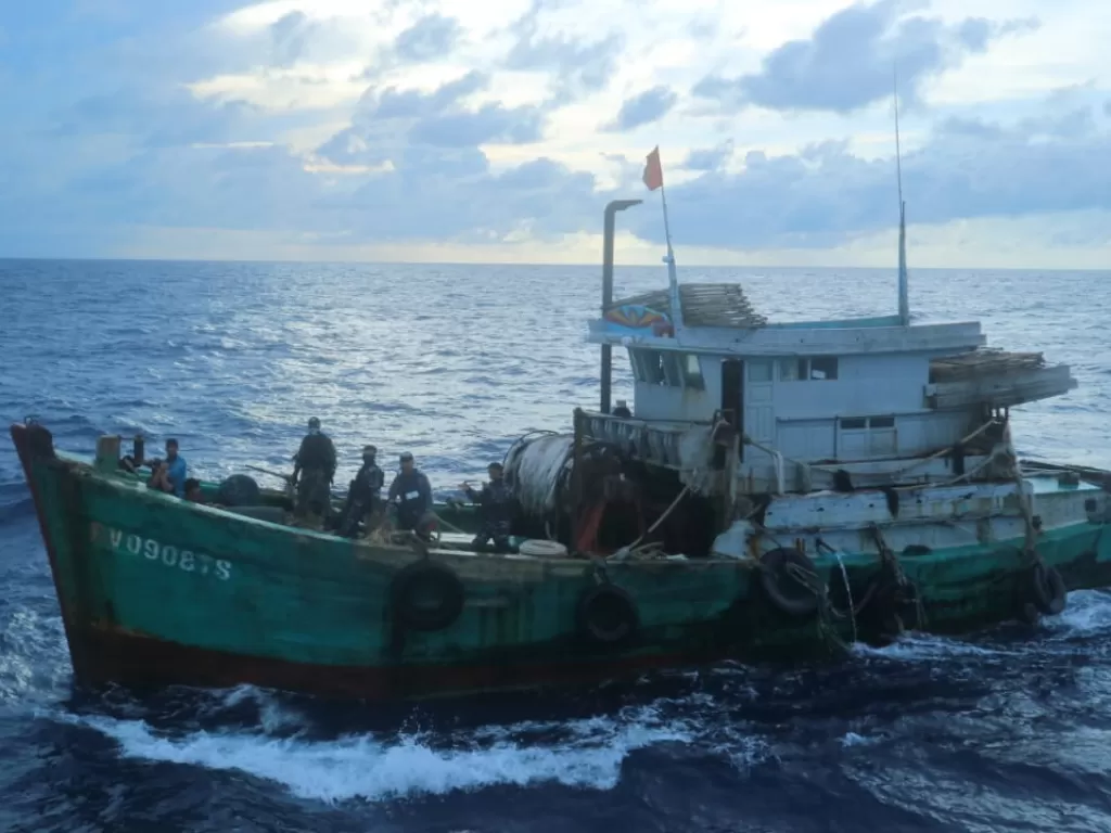 Kapal vietnam pencuri ikan ditangkap TNI AL. (Istimewa)