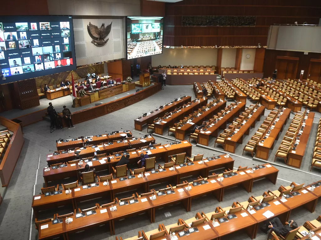 Suasana Rapat Paripurna DPR di Kompleks Parlemen, Senayan, Jakarta, Selasa (29/9/2020) (ANTARA FOTO/Akbar Nugroho Gumay)