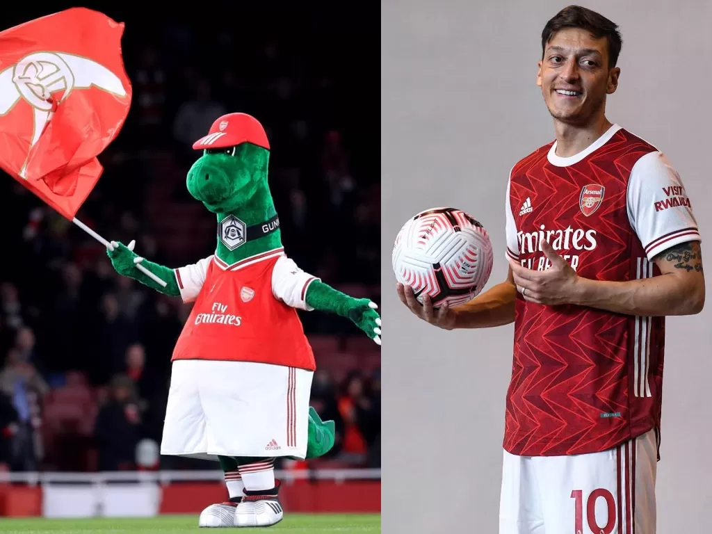 Maskot Gunnersaurus Arsenal (kiri), Mesut Ozil (kanan). (photo/Instagram/@m10_official)