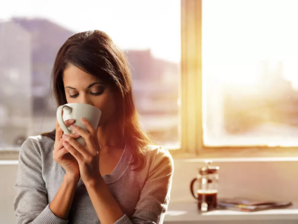 Ilustrasi minum kopi di pagi hari. (matchmadecoffee.com)