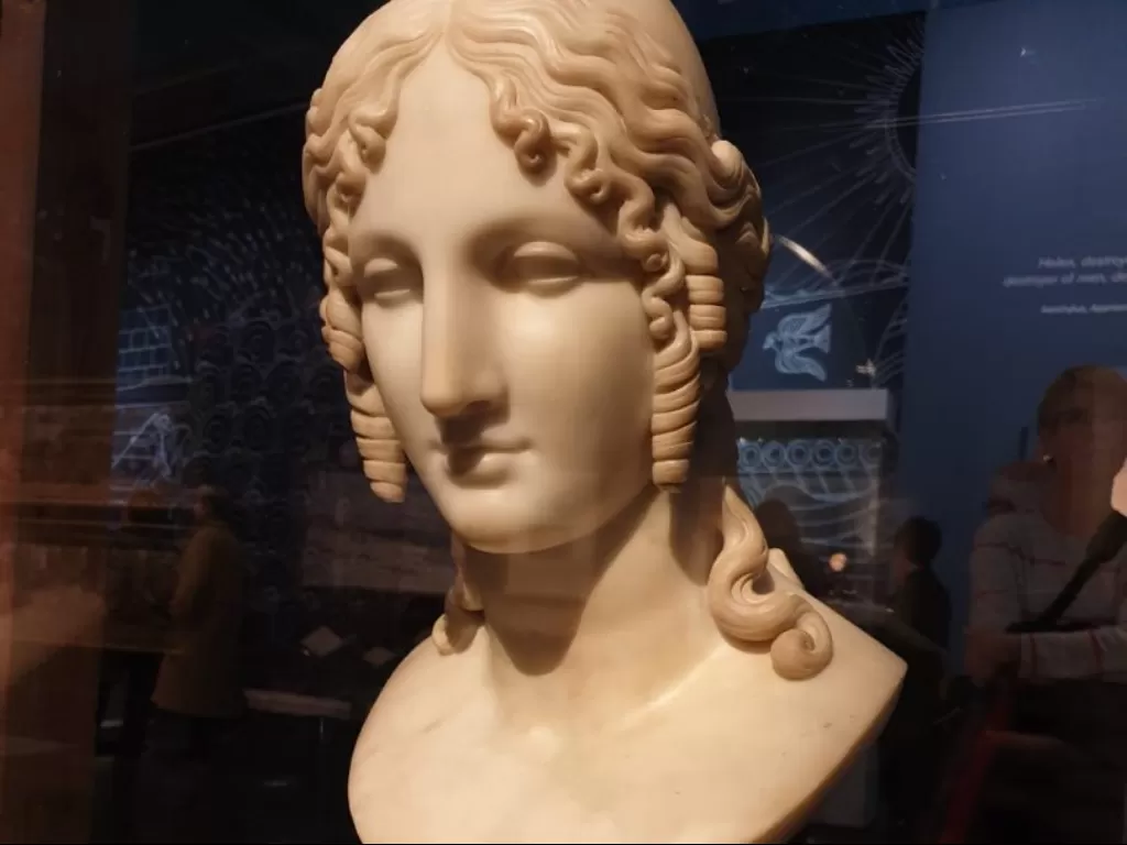  Karya marmer yang menggambarkan wajah misterius dari Helen of Troy. (totalwar.com)