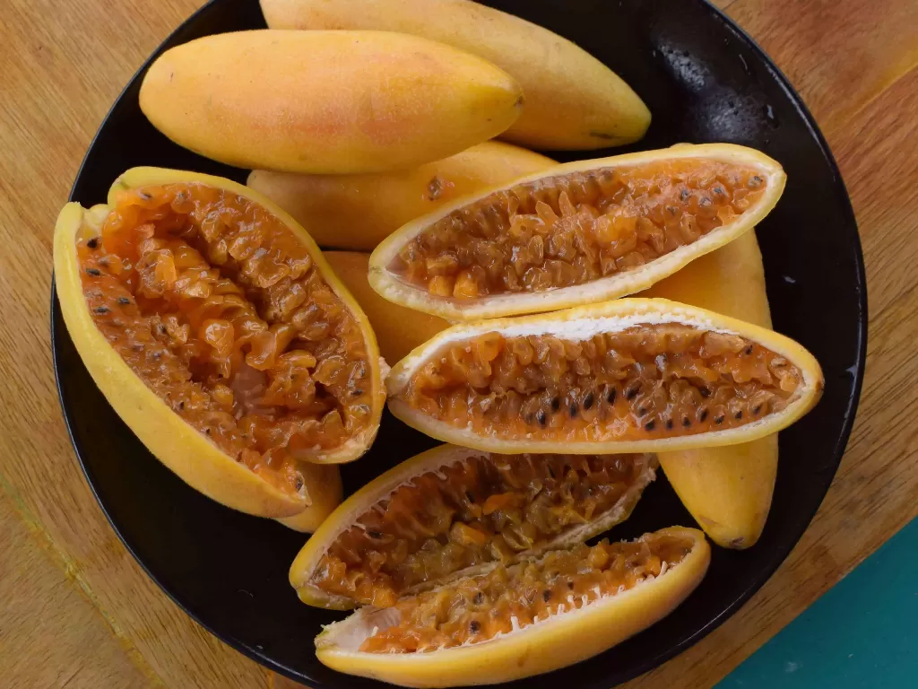 Buah Curuba/banana passionfruit/pisang markisa. (healthtraveljunkie.com)