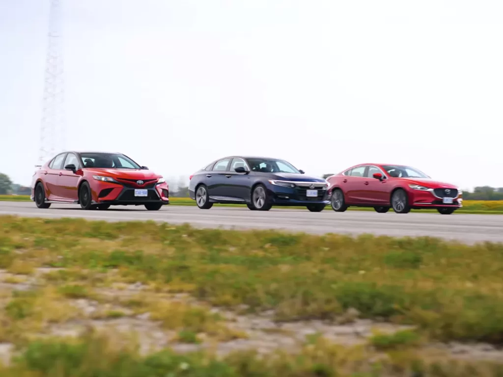 Mobil Toyota Camry TRD, Honda Accord, dan Mazda 6 (photo/YouTube/Throttle House)