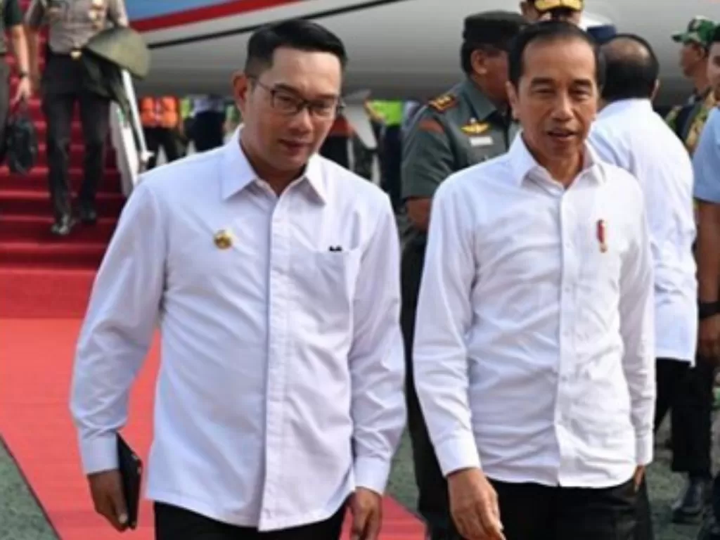 Ridwan Kamil berjalan bersama Jokowi. (Instagram)