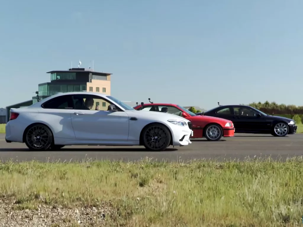 Mobil BMW M2 Competition, BMW M3 E46, dan BMW M3 E36 (photo/YouTube/Carwow)
