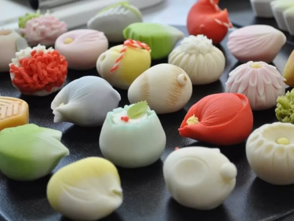 Wagashi, kue dan permen manis khas Jepang. (kyotoursjapan.com)