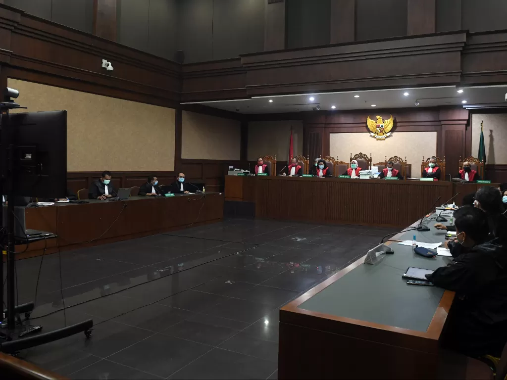 Suasana sidang putusan kasus dugaan korupsi pengelolaan investasi saham dan reksa dana PT Asuransi Jiwasraya (AJS) di Pengadilan Tipikor, Jakarta, Senin (12/10/2020). (Photo/ANTARA FOTO/Puspa Perwitasari)