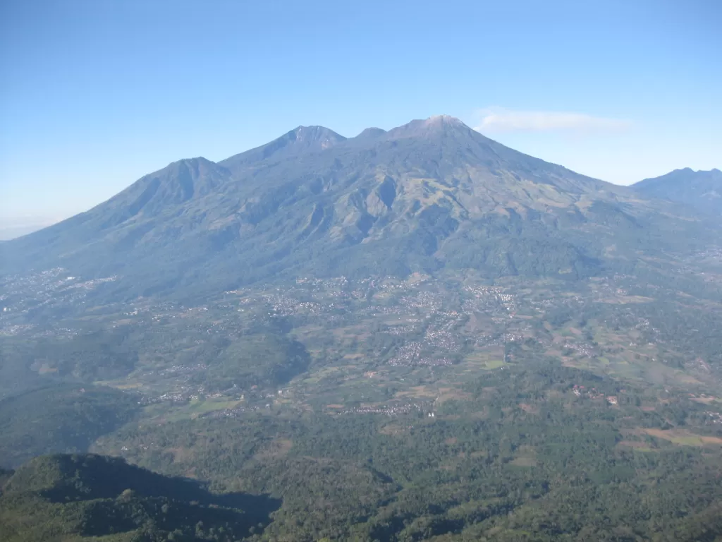 Penampakan Gunung Arjuno-Welirang. (id.wikipedia.org)