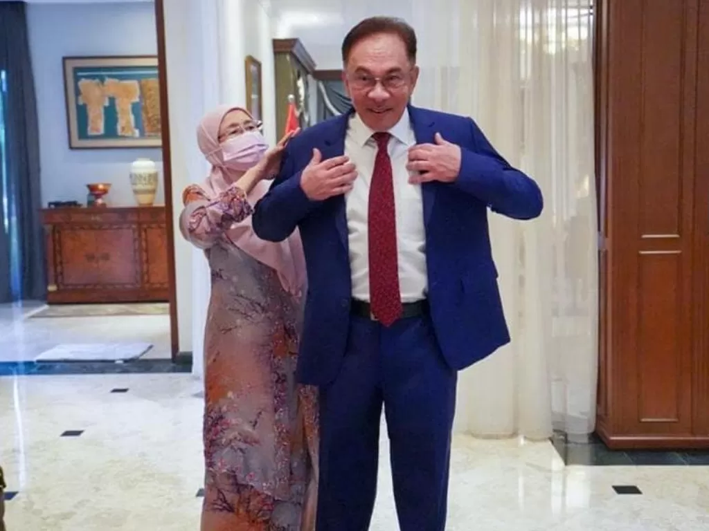 Pemimpin Pakatan Harapan Anwar Ibrahim bersama sang istri. (Instagram)