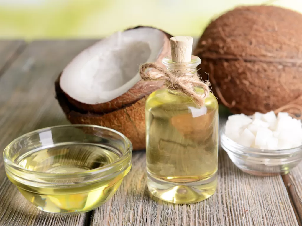 Ilustrasi minyak kelapa. (keckmedicine.org)