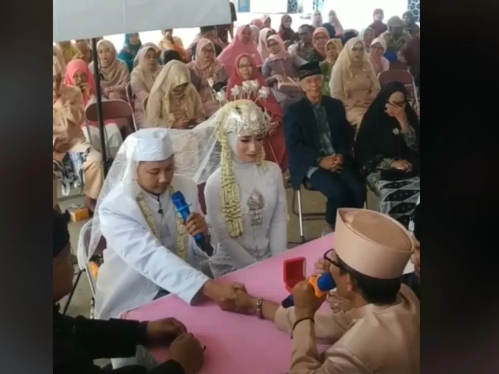 Pasangan pengantin menikah (Tiktok)