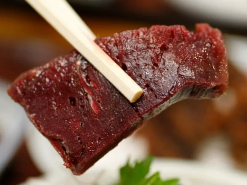 Potongan daging ikan paus di Jepang. (Reuters/Issei Kato)