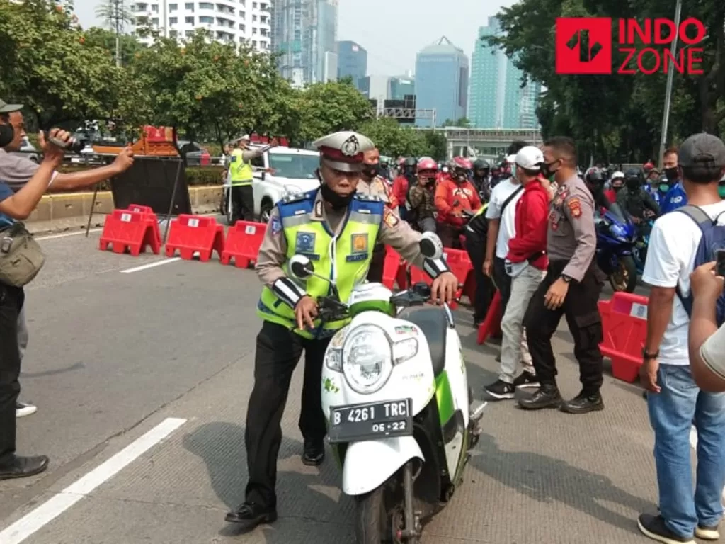 Sepeda motor diamankanPolda Metro Jaya saat rusuh demo di Jakarta Pusat. (INDOZONE/Samsudhuha Wildansyah)