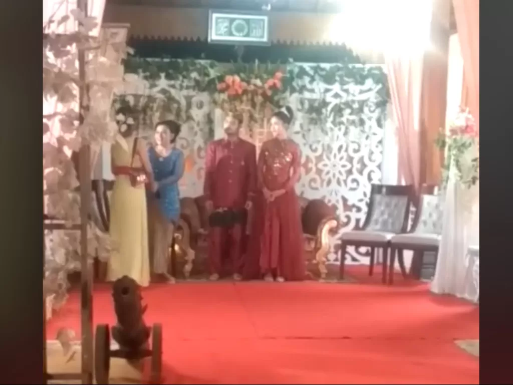 Wanita hadiri pernikahan mantan kekasihnya (Tiktok)