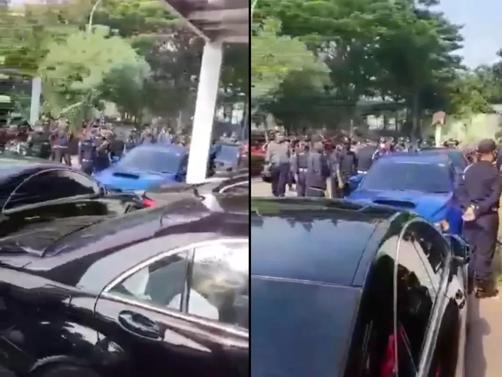 Video viral rombongan satpam geruduk rumah seorang waarga yang buka showroom mobil di halaman rumahnya di Green Lake Tangerang. (Instagram/@tangerangnews).