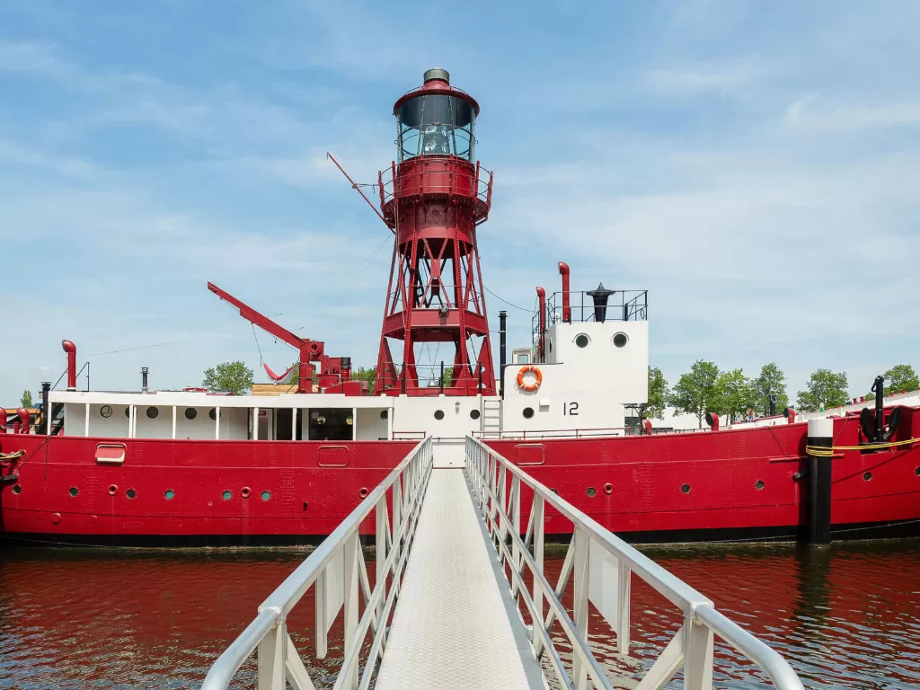 Potret Lightship Amsterdam. (lightship-amsterda.com)