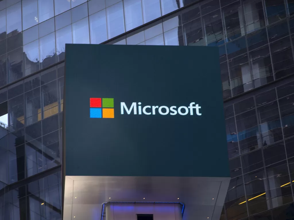 Logo Microsoft terlihat di billboard di New York, AS (photo/REUTERS/Mike Segar)