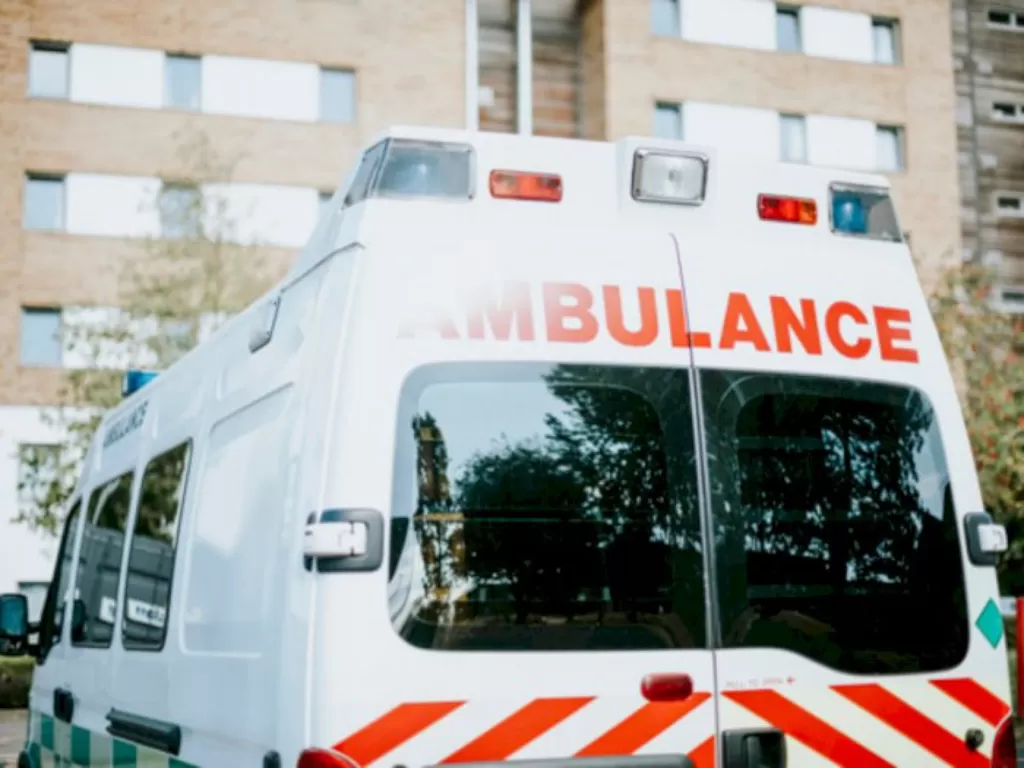 Ilustrasi mobil ambulans. (freepik/rawpixel)