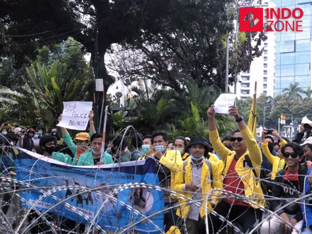 Massa demo Omnibus Law di Patung Kuda, Jakarta. (INDOZONE/Samsudhuha Wildansyah)