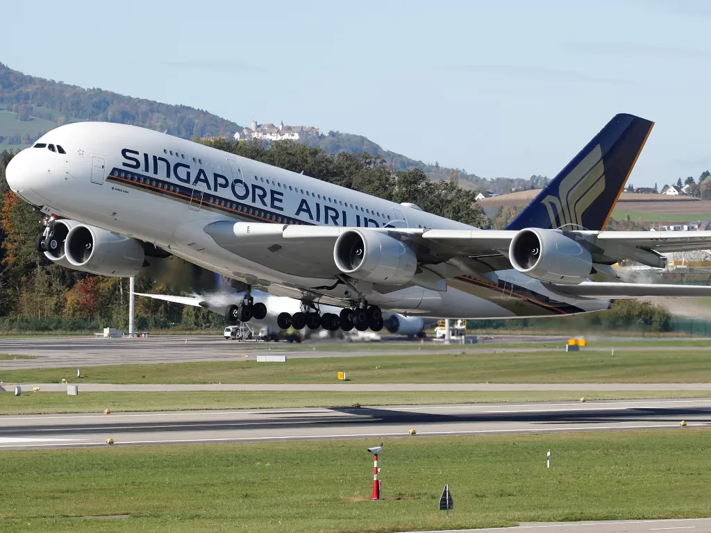 Ilustrasi pesawat maskapai Singapura. (REUTERS/Arnd Wiegmann)