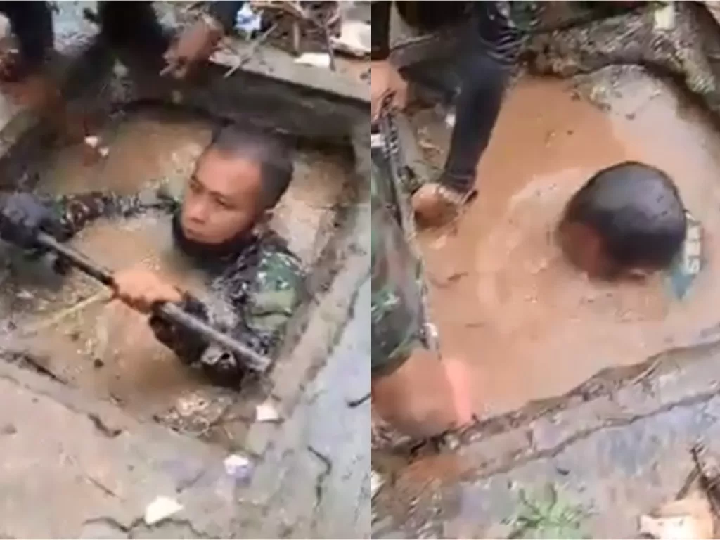 Anggota TNI menyelam di selokan untuk bersihkan sampah (Instagram/warung_jurnalis)