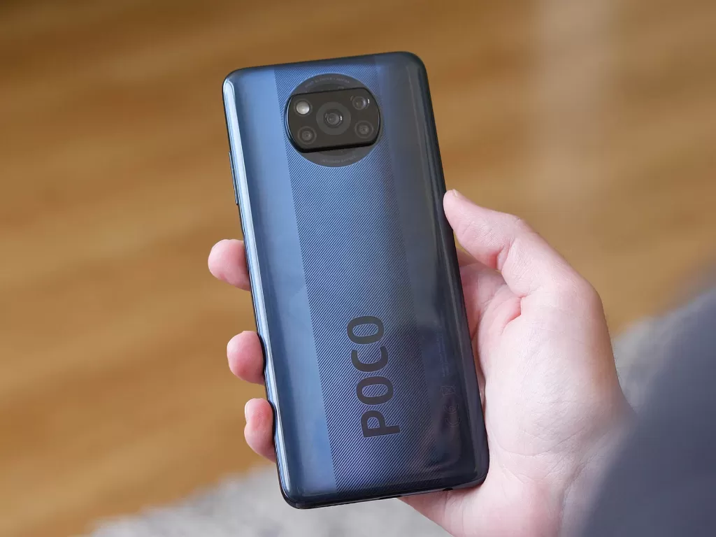 Tampilan bagian belakang dari smartphone POCO X3 NFC (photo/Dok. 9to5Google)