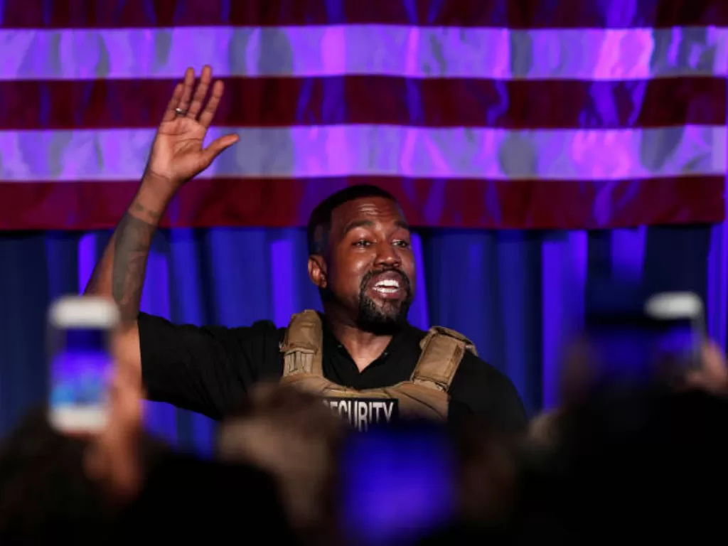 File photo: Rapper Kanye West saat kampanye sebagai calon presiden Amerika Serikat di North Charleston, South Carolina, AS 19 Juli 2020. (photo/REUTERS/Randall Hill)