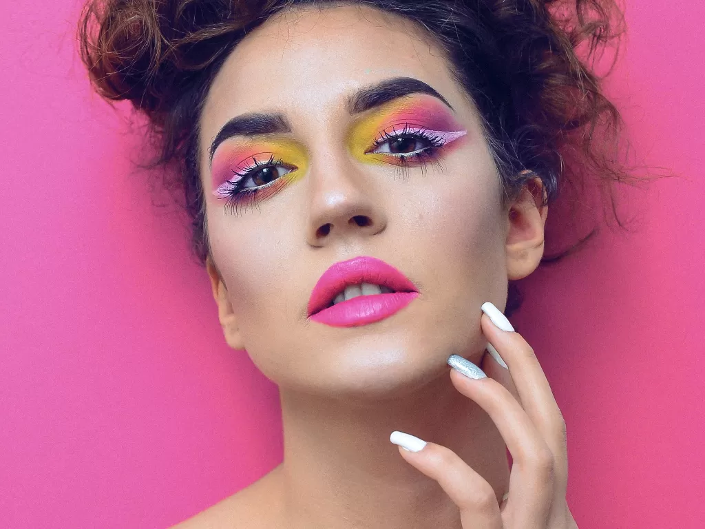 Ilustrasi makeup monokromatik (Pexels/Mihai Stefan Photography)