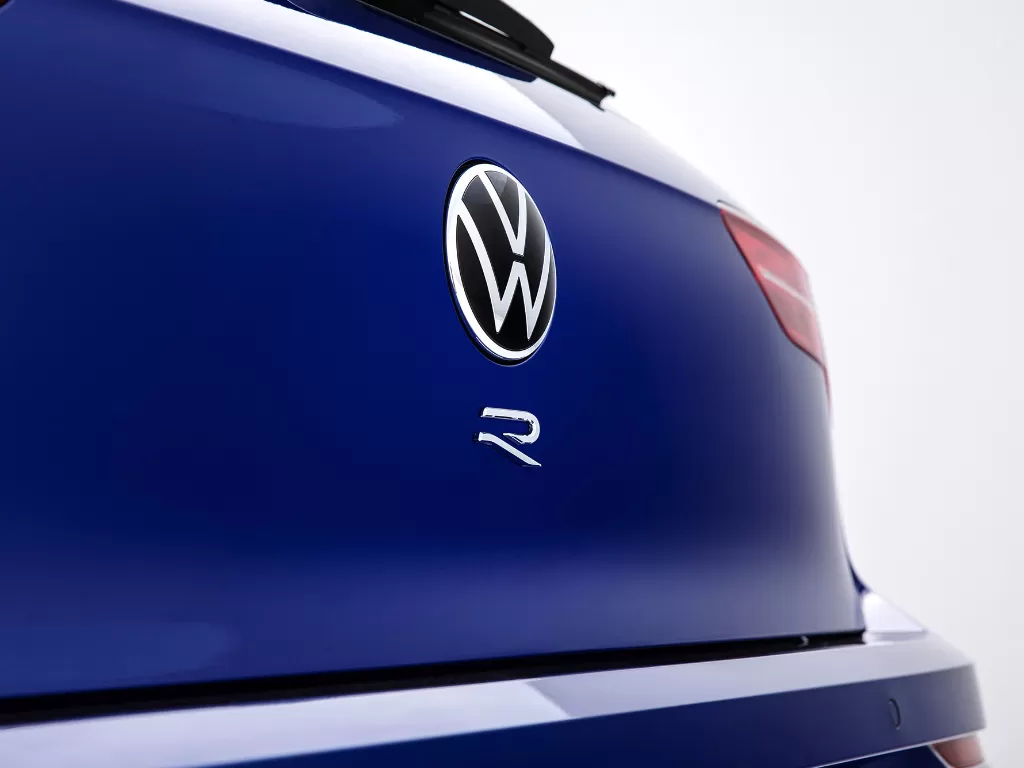 Teaser mobil Volkswagen Golf R 2021 terbaru (photo/Volkswagen)