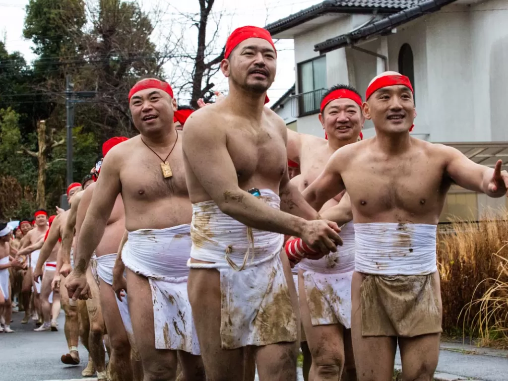 Festival telanjang khusus pria di Jepang. (tahddeuspope.com)
