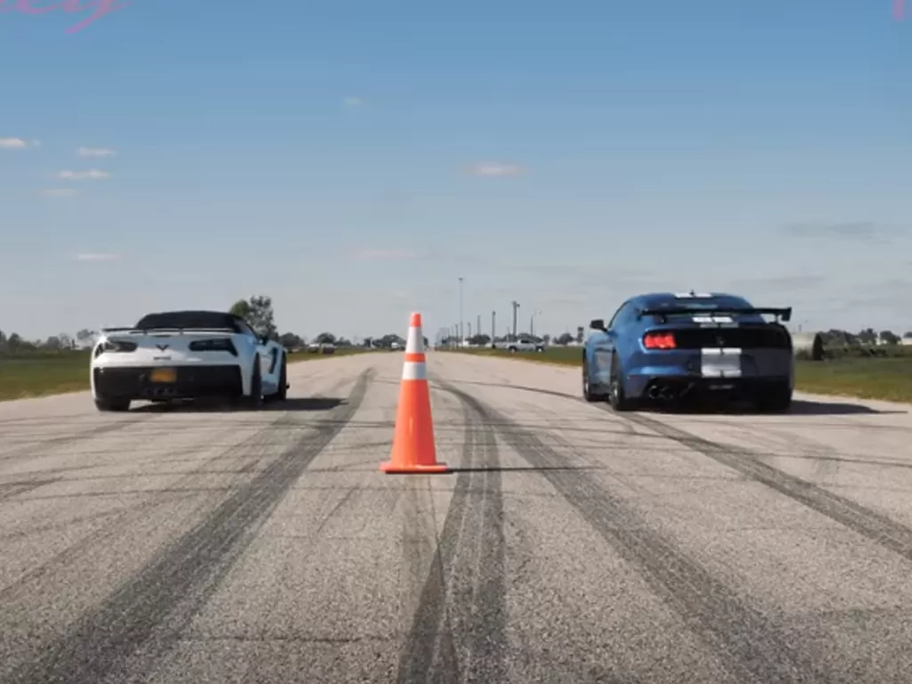 Mobil Corvette ZR1 dan Ford Mustang Shelby GT500 (photo/YouTube/Hennessey Performance)