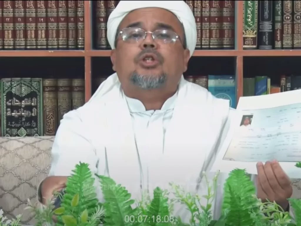 Habib Rizieq Shihab saat melakukan pertemuan di Saudi. (Youtube/FrontTV)