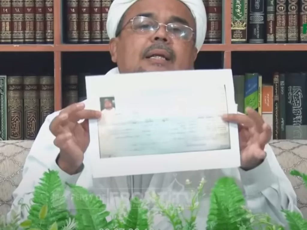 Habib Rizieq Shihab saat menjelaskan kepulangannya ke tanah air. (Youtube/FrontTV)