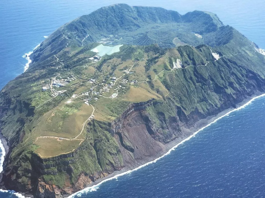Pulau Vulkanik Aogashima, Jepang. (gotokyo.org)