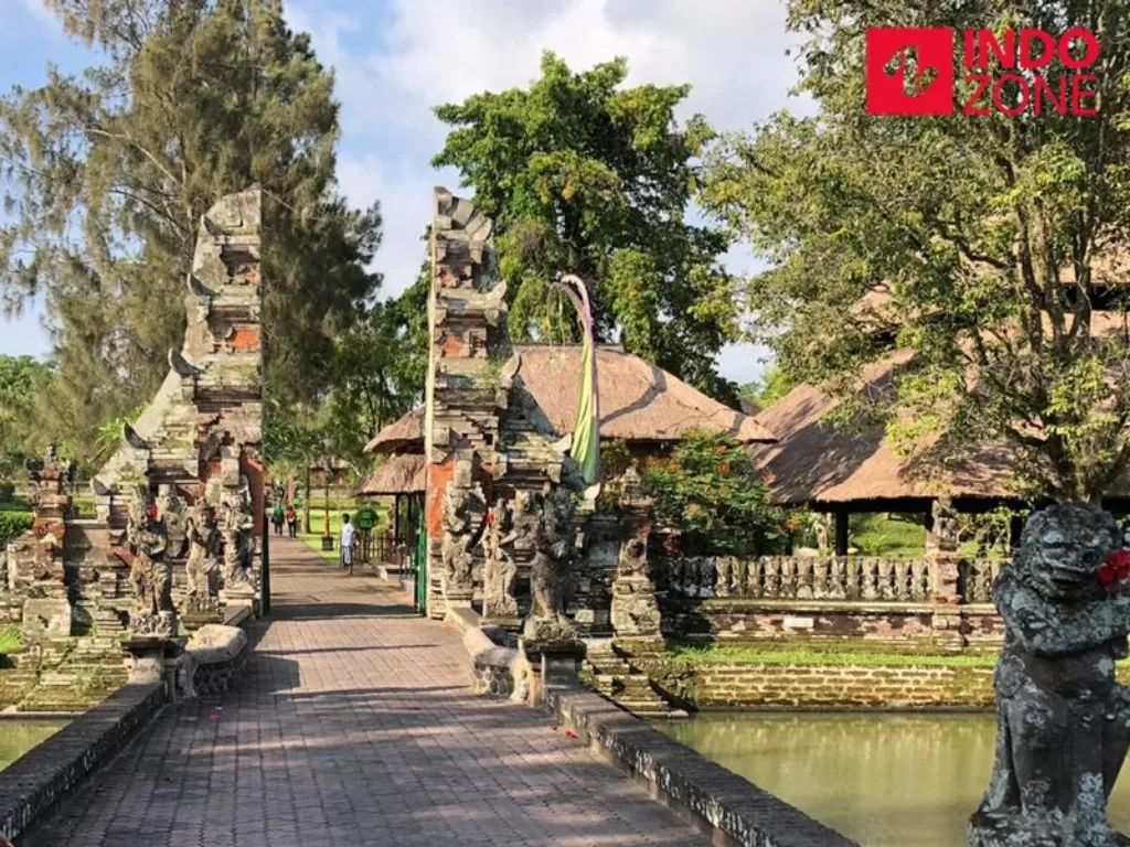 Suasana Wisata Taman Ayun, Badung, Bali saat pandemi virus corona, Jumat (6/11/2020). (INDOZONE/Samsudhuha Wildansyah)